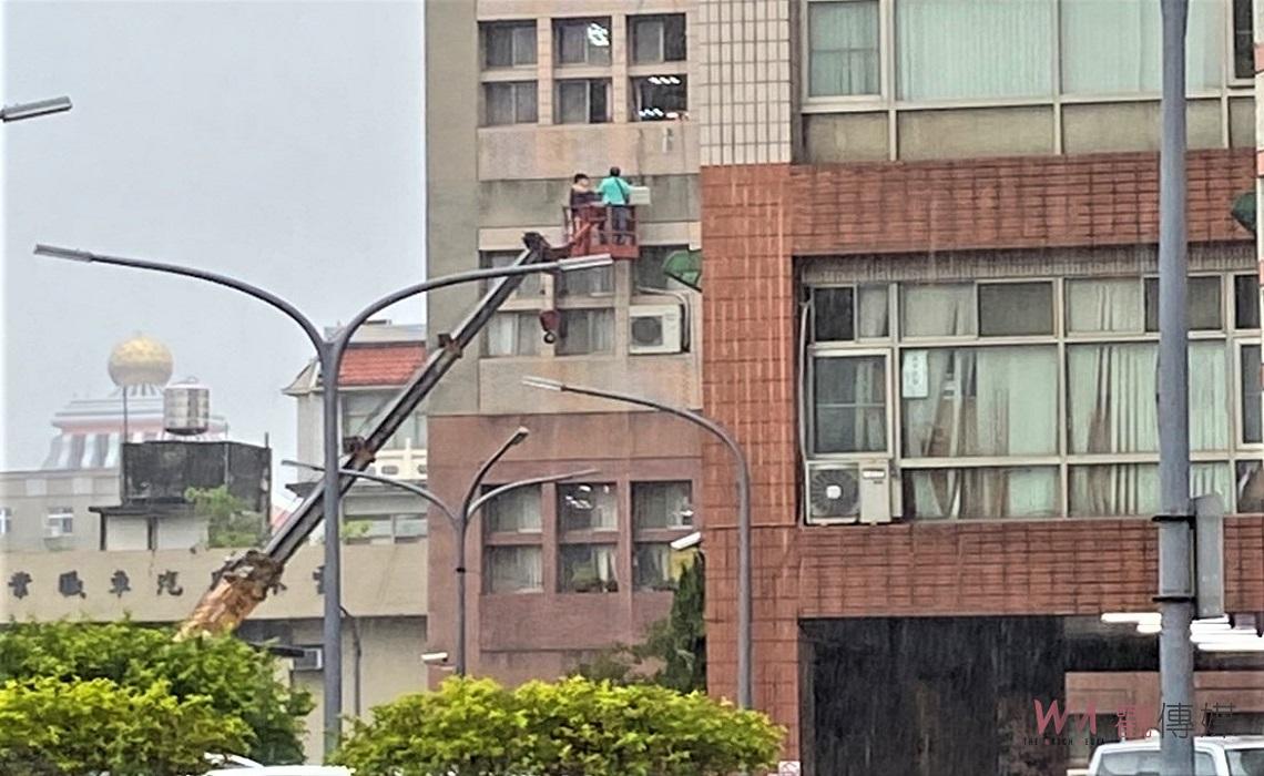 雲縣府社福大樓傳墜樓意外 冷氣工人不慎摔出窗外死亡 - https://www.watchmedia01.com