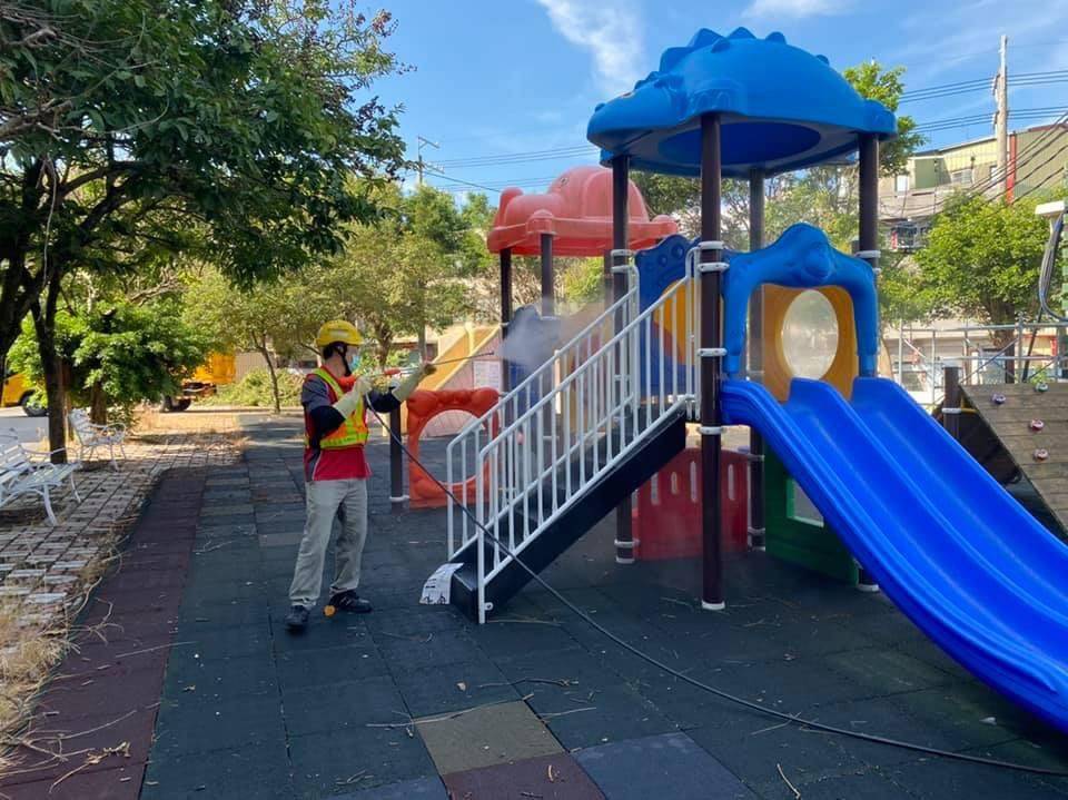 中市校園開學前清消整備 8/20-8/29高中職以下場域暫停開放 - https://www.watchmedia01.com