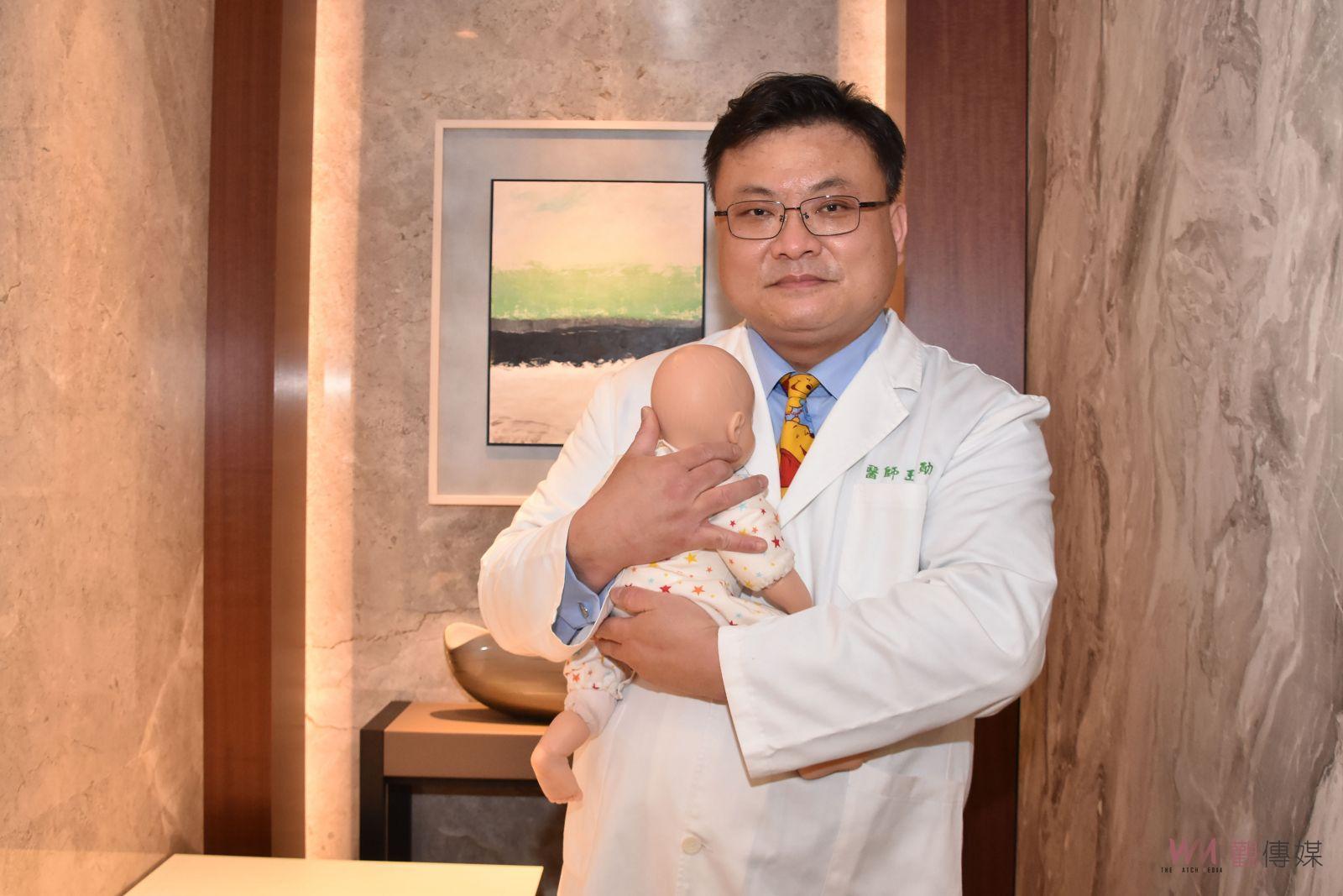 影／NG抱抱姿勢　醫：小Baby未來可能長短腳、動作發展遲緩 - https://www.watchmedia01.com