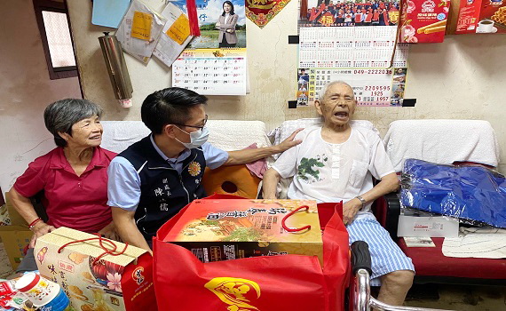 溫馨關懷清苦榮民眷~南投縣榮服處與國姓鄉公所偕同發放急難救助金及愛心物資 - https://www.watchmedia01.com