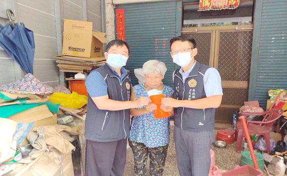溫馨關懷清苦榮民眷~南投縣榮服處與國姓鄉公所偕同發放急難救助金及愛心物資 - https://www.watchmedia01.com