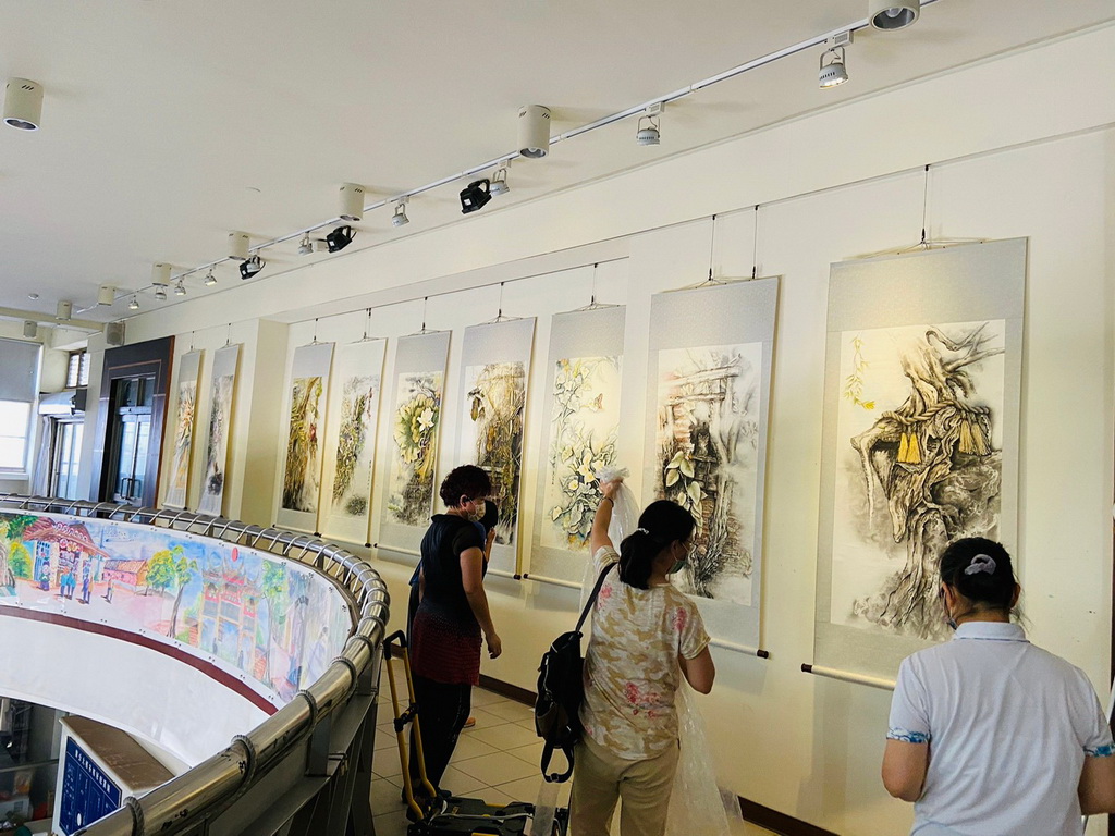 黃立丹師生快樂美術班聯展 生活中的美學展現萬般花漾 - https://www.watchmedia01.com