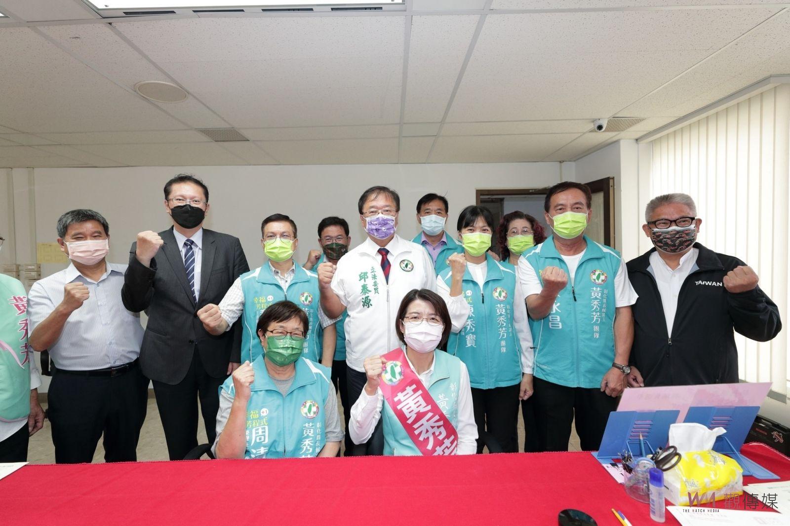影／逆風前行！民進黨彰化縣長參選人黃秀芳單車隊伍完成登記 - https://www.watchmedia01.com