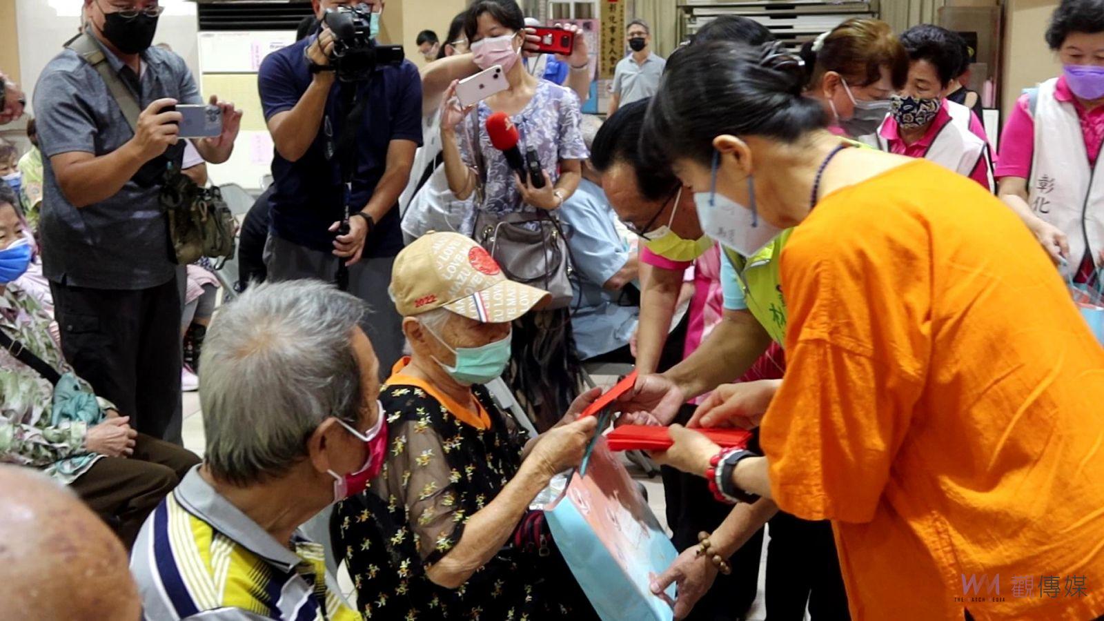 影/不斷電的愛!大通電子公司發放彰市獨居長者秋節慰問金 - https://www.watchmedia01.com