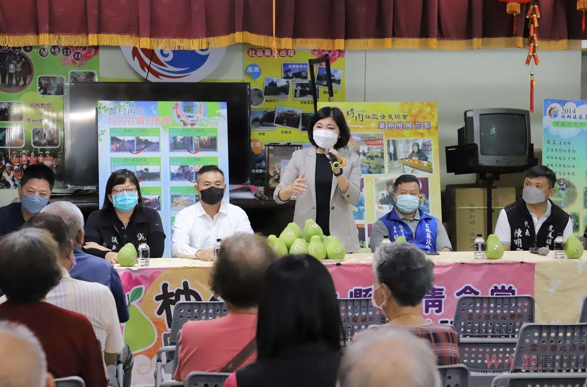 影／秋節前雲縣府致贈長青食堂文旦　「柚來團圓」讓長輩感受過節氣氛 - https://www.watchmedia01.com