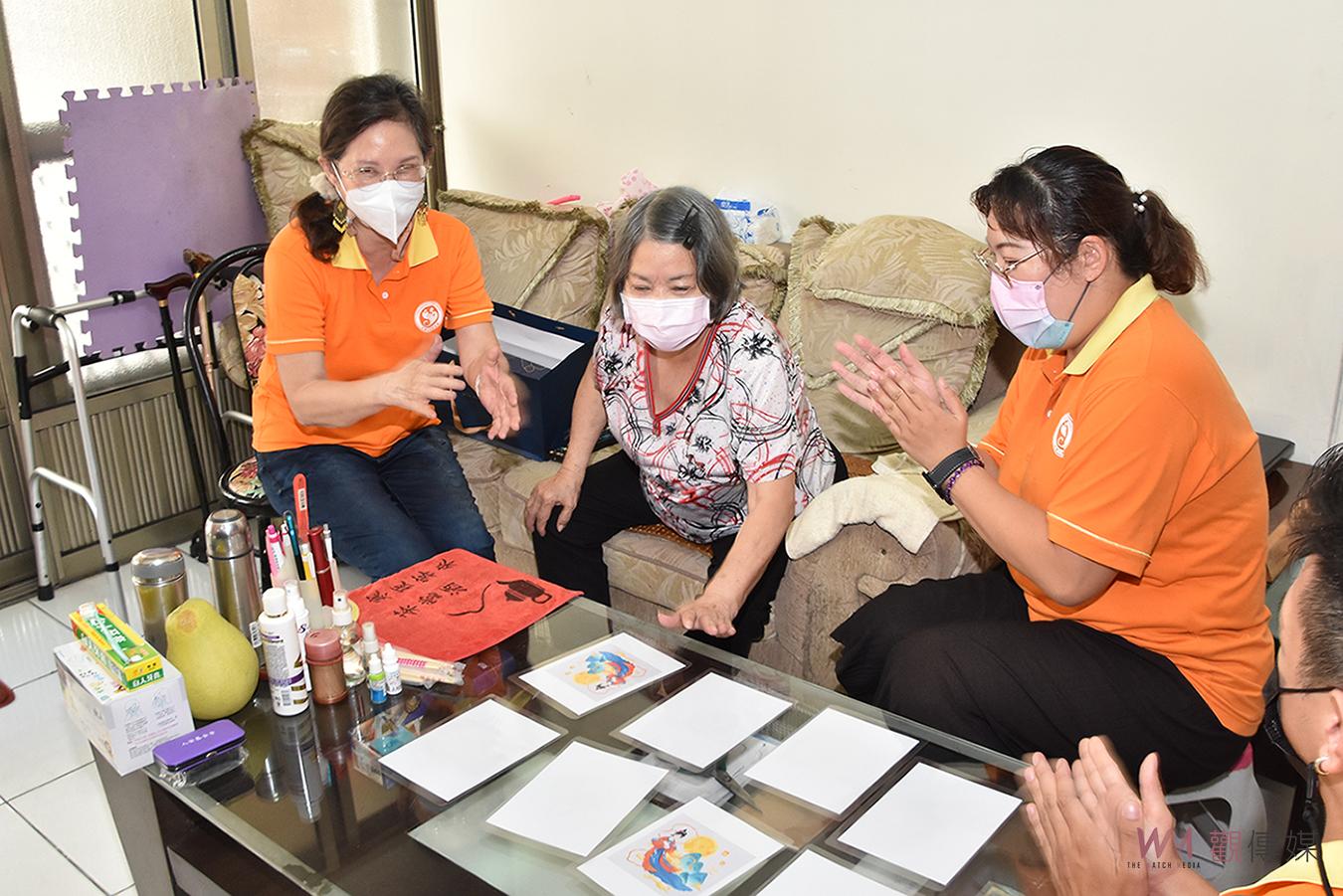 影／暖心中秋！愛心不打烊　切膚之愛基金會傳愛　弱勢老大人慶中秋 - https://www.watchmedia01.com