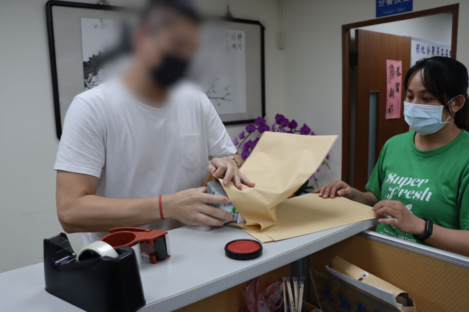 影／火速救援！欠稅男抗稅遭管收　秒籌300萬換與孕妻團聚度中秋 - https://www.watchmedia01.com