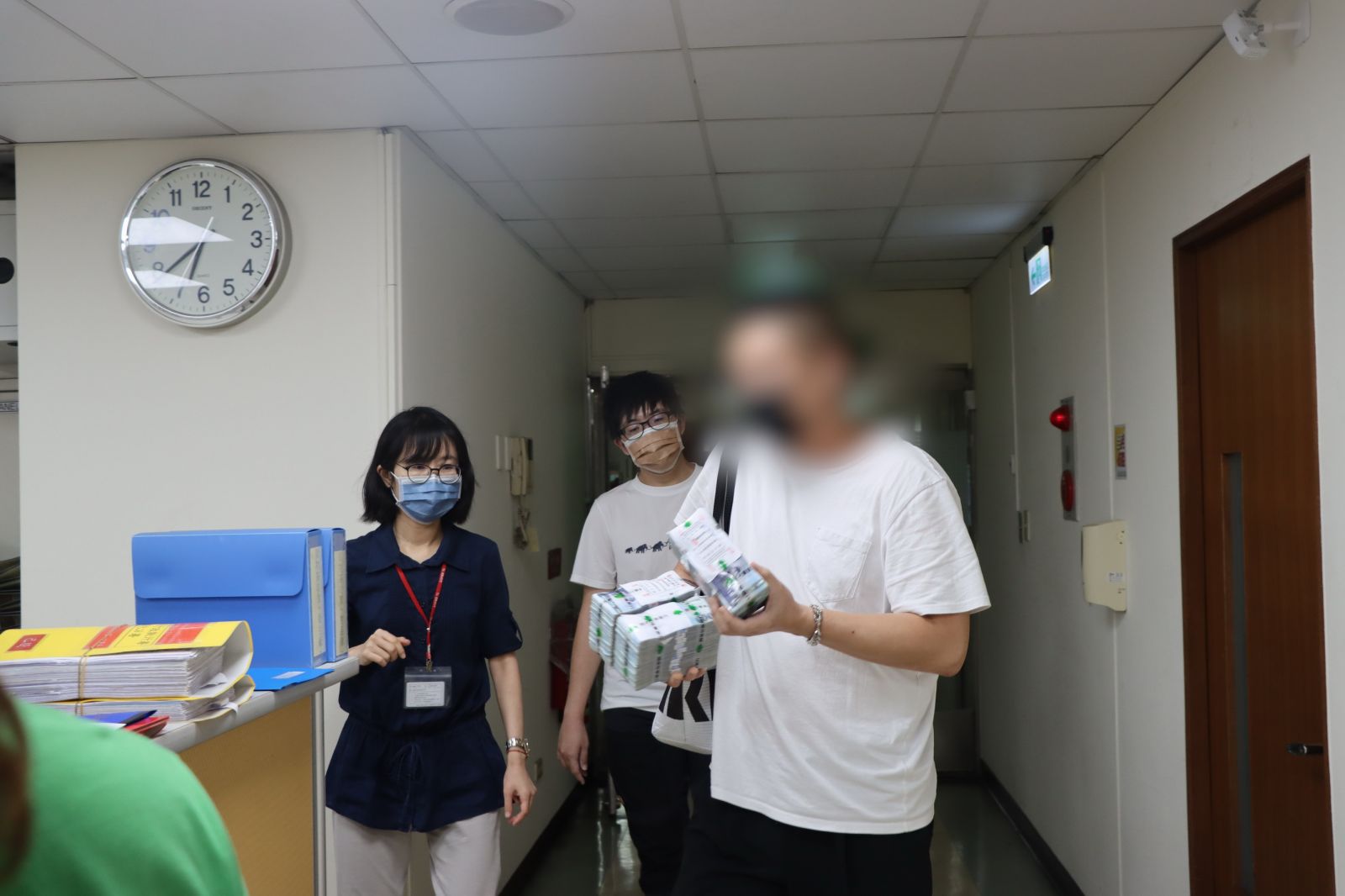 影／火速救援！欠稅男抗稅遭管收　秒籌300萬換與孕妻團聚度中秋 - https://www.watchmedia01.com