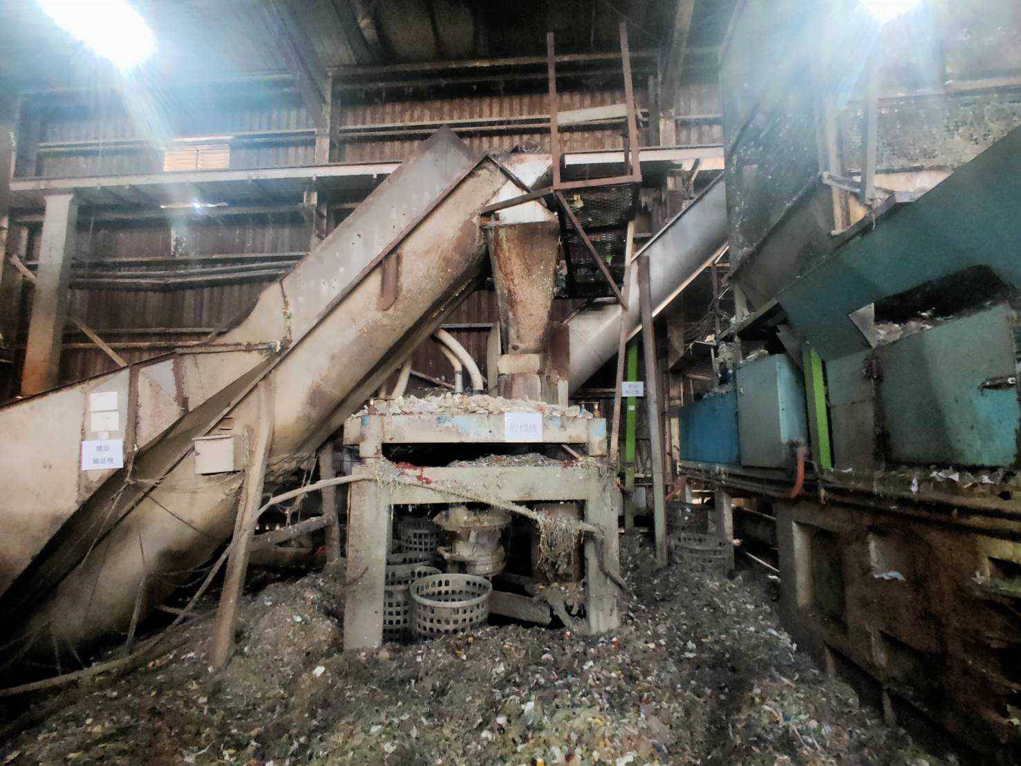 驚悚工安！不慎跌落廠內的磨碎機內遭絞碎身亡 - https://www.watchmedia01.com