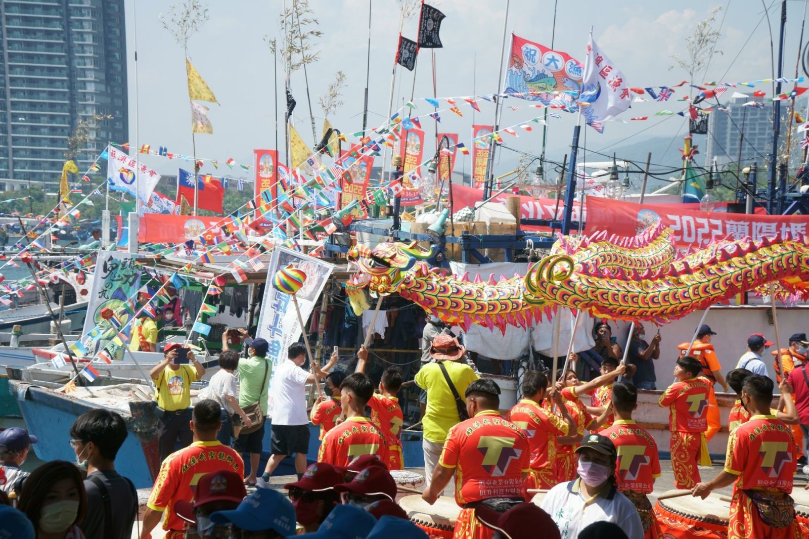 蘭陽媽祖繞境頭城海陸會香　地方首長接駕信眾合掌迎接 - https://www.watchmedia01.com