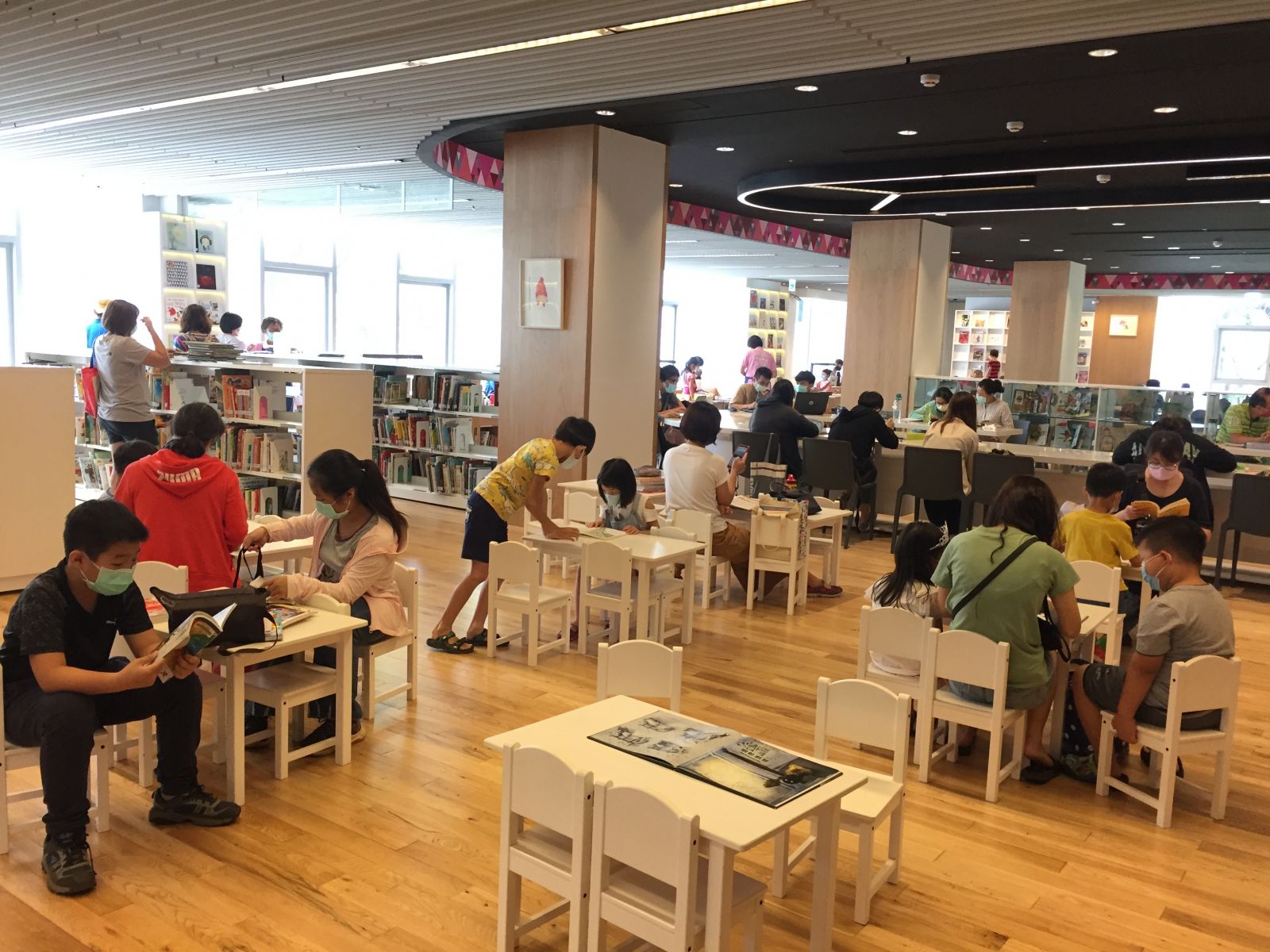 2022全台兒童閱讀大調查出爐！ 閱讀習慣兩極化，7-9歲是黃金養成期 影響兒童閱讀行為關鍵在父母 - https://www.watchmedia01.com