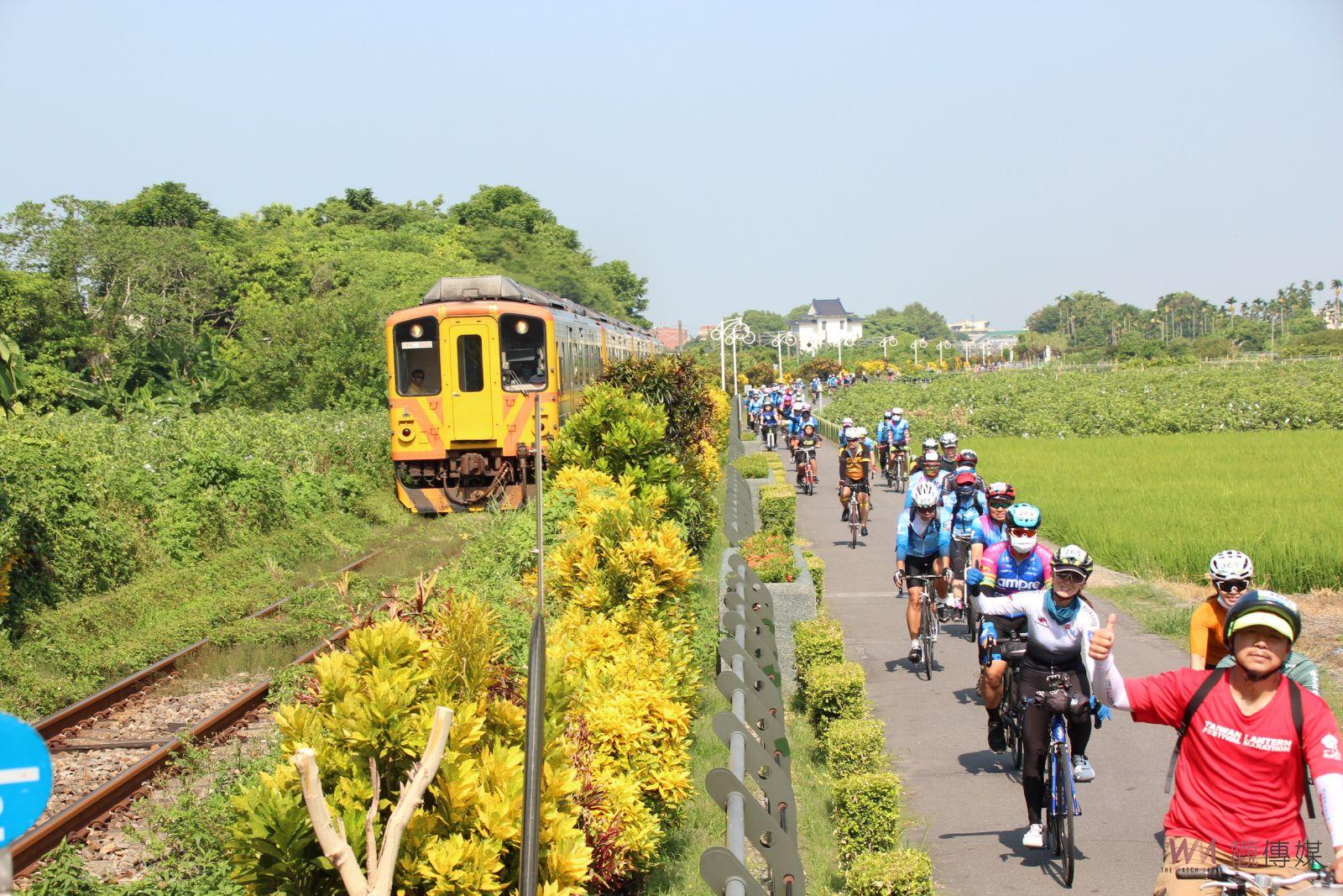 影／騎「旅」趣！沿著鐵「騎」路追逐小火車　參山騎旅500人暢遊田野 - https://www.watchmedia01.com
