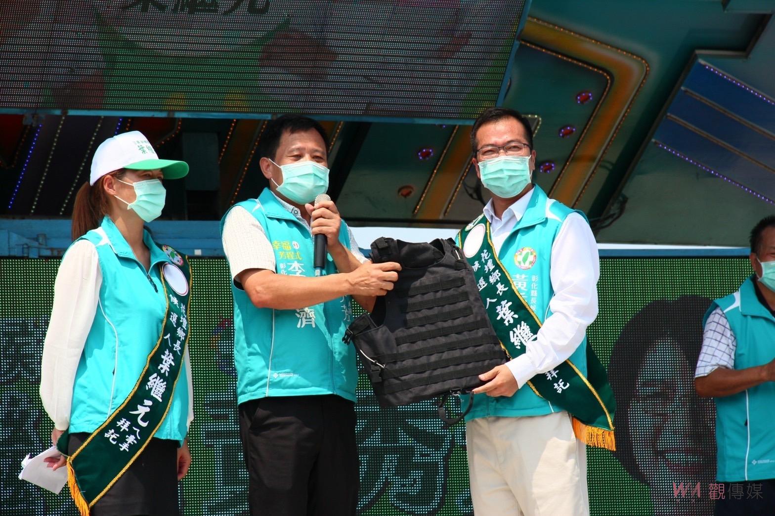影／終結黑金！花壇鄉長候選人葉繼元總部成立不披彩帶披掛防彈衣！ - https://www.watchmedia01.com