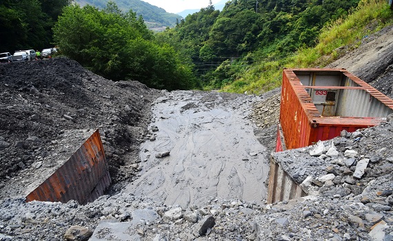 南投縣林縣長巡視投89線工程進度品質 加碼2億鋪設AC路面 - https://www.watchmedia01.com