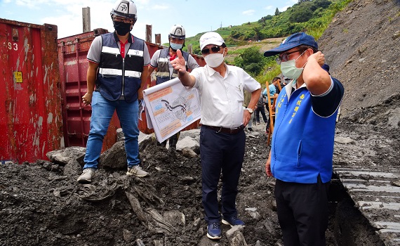 南投縣林縣長巡視投89線工程進度品質 加碼2億鋪設AC路面 - https://www.watchmedia01.com