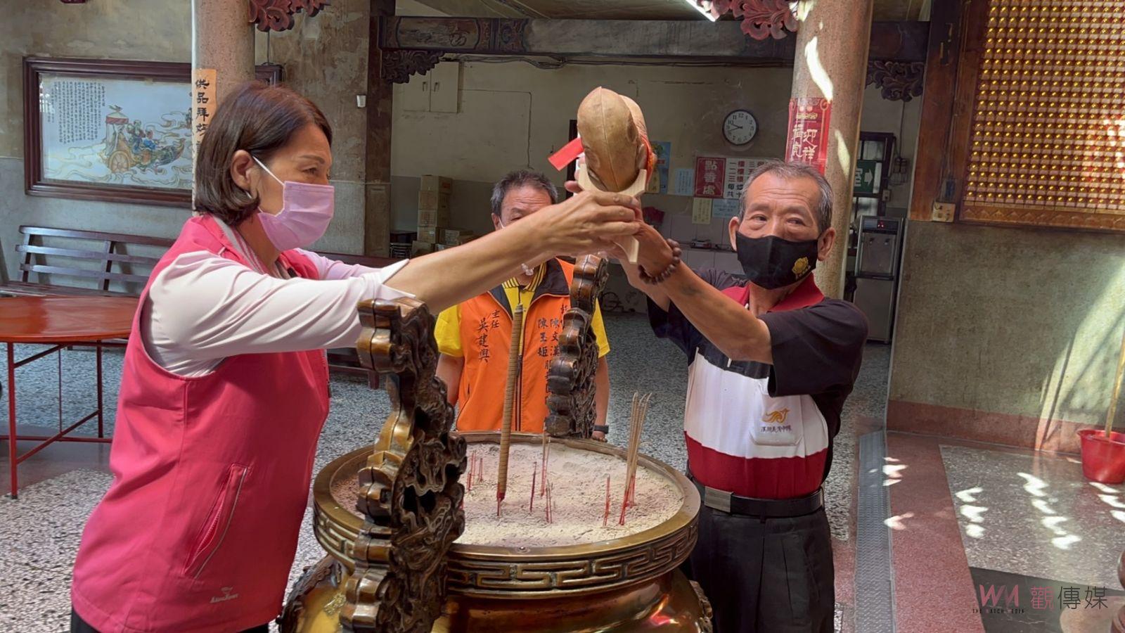 影／天災不斷　工藝家何中雲贈獻特製竹頭筊杯　祈國泰民安風調雨順 - https://www.watchmedia01.com