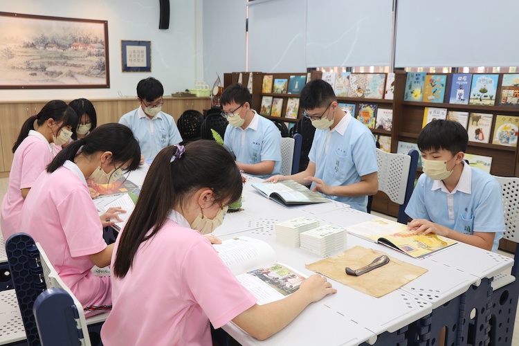 勇媽市長黃敏惠帶團隊參與嘉市慈濟靜思閱讀書軒掲牌啟用 - https://www.watchmedia01.com