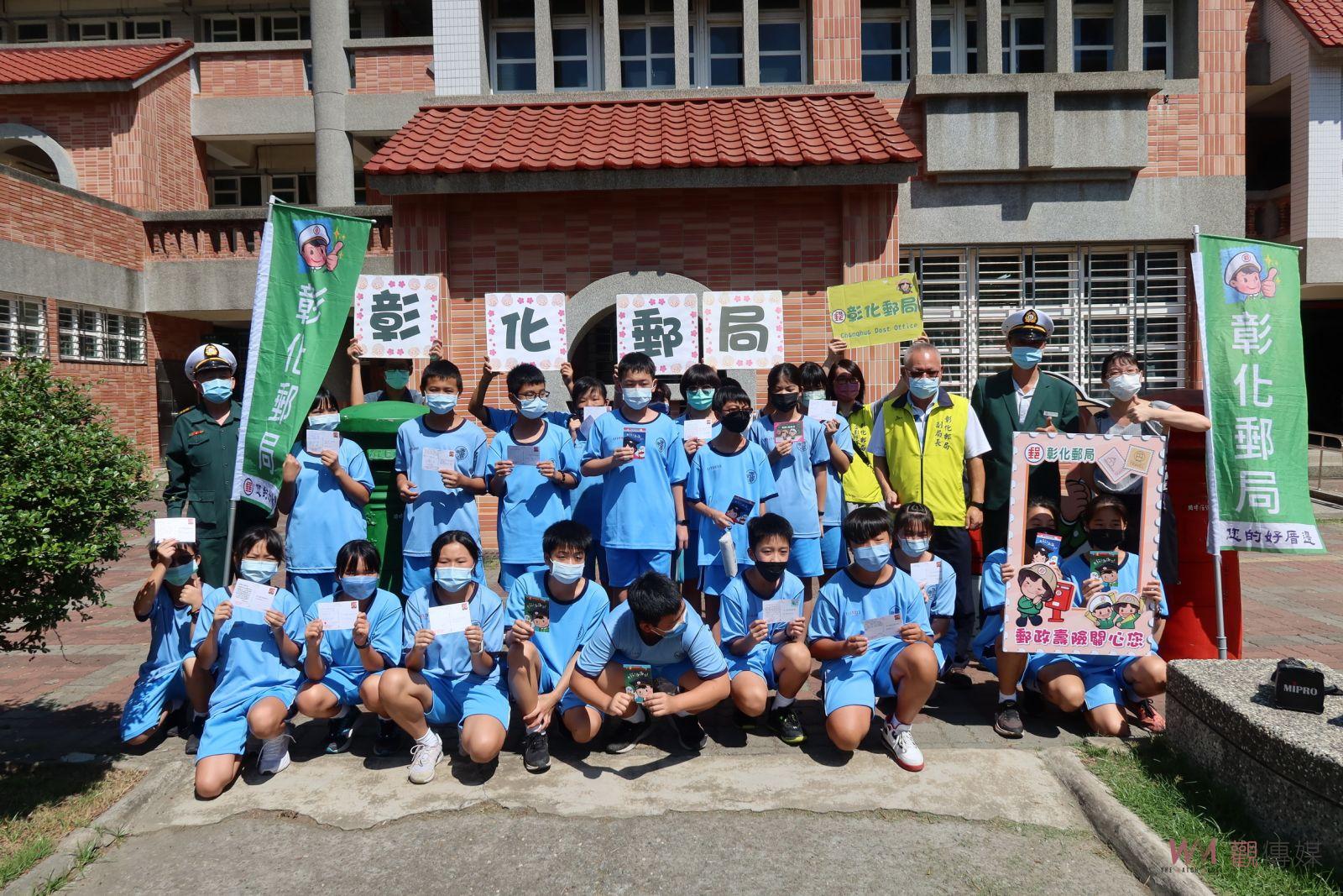 影／手寫有溫度、寄信有真情　鹿港國中學生寫卡片祝老師教師節快樂 - https://www.watchmedia01.com