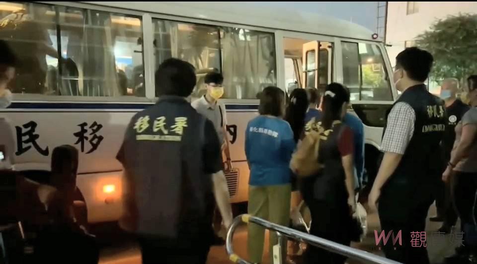 影／捕「蜂」大作戰！移民署偕警組捕蜂大隊查獲非法外人45名 - https://www.watchmedia01.com
