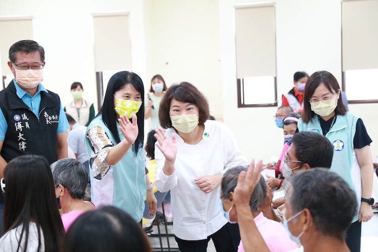 嘉市府攜手宗教團體送暖　一起關懷資源回收個體戶　 - https://www.watchmedia01.com