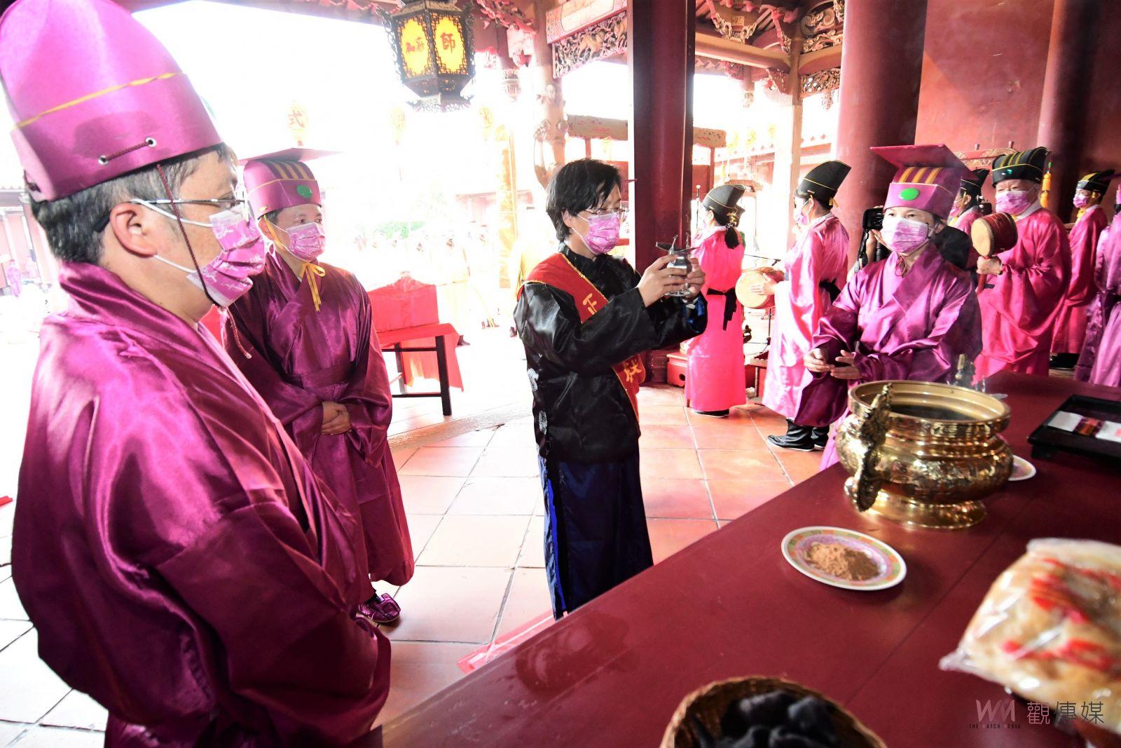 影／928教師節！彰化縣循古禮獻六佾舞祭孔　鐘鼓及歌樂齊鳴 - https://www.watchmedia01.com