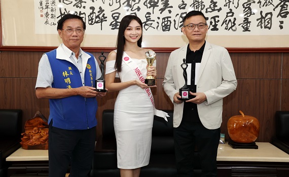 南投觀光大使高曼容返國 林明溱縣長接見鼓勵 - https://www.watchmedia01.com
