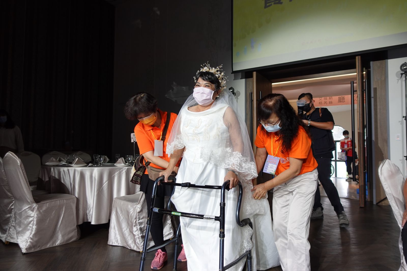 「華南真好 永遠不老」重陽敬老餐會—穿上西裝、走紅毯 一圓「緣投」少年夢 - https://www.watchmedia01.com