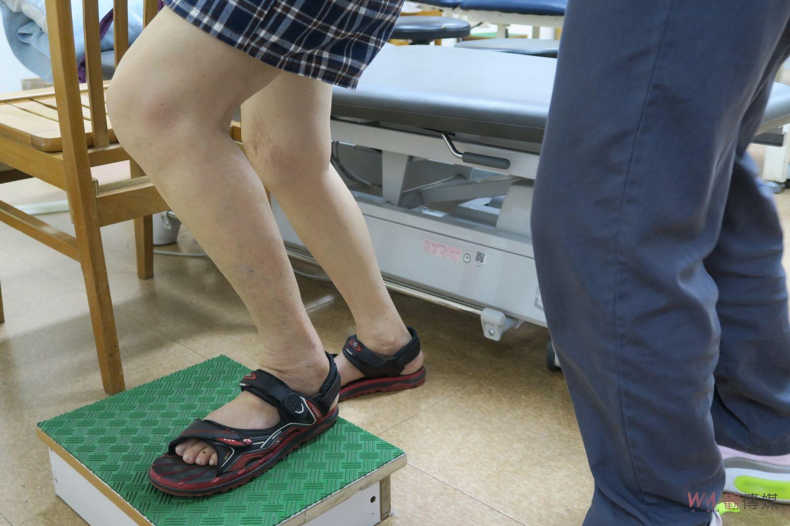 影／肌肉鬆垮代表肌力不足 年長者常因肌少症跌倒、失能殺手 - https://www.watchmedia01.com