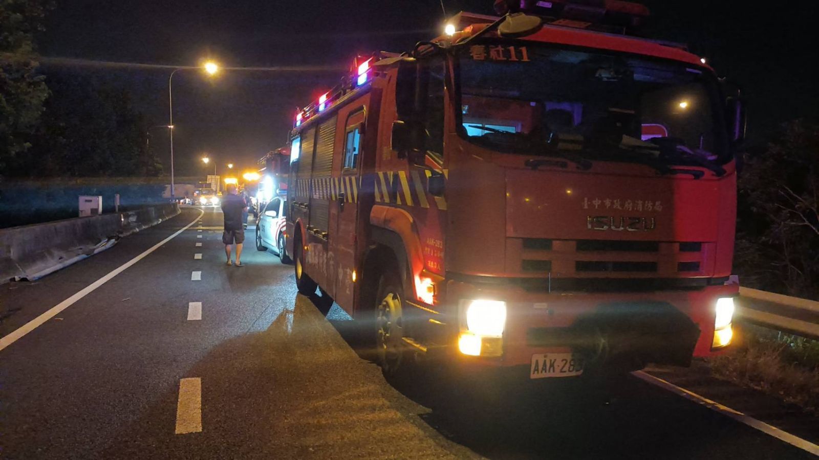 國道1號王田交流道南下匝道邊坡火燒車 後座發現焦屍! - https://www.watchmedia01.com