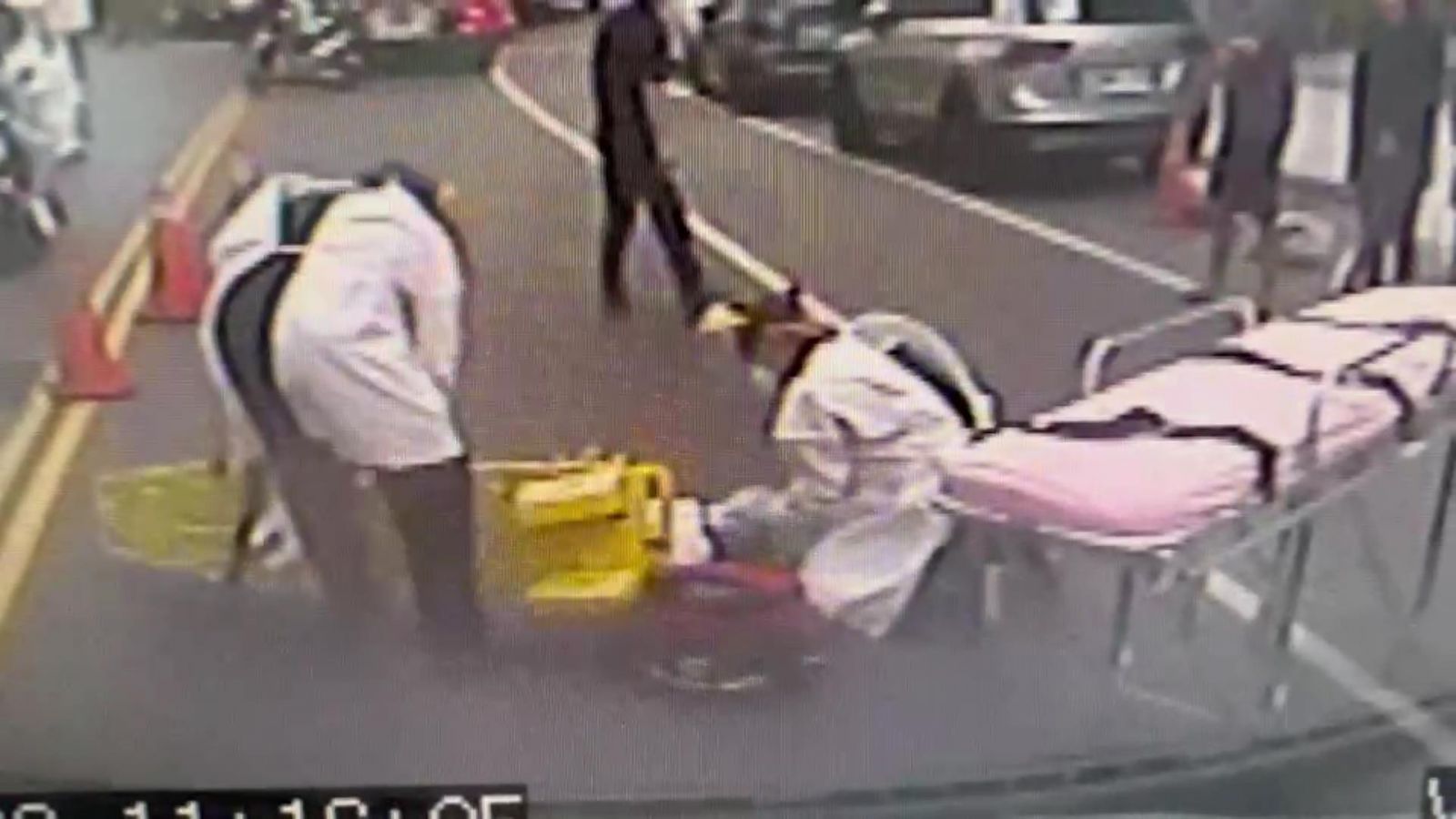 影／險晚七天才回到家！阿嬤穿越雙黃線過馬路人捲入聯結車車底 - https://www.watchmedia01.com
