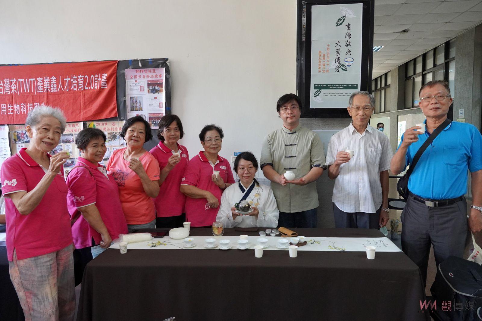 影／一句熱情的問候　大葉重陽敬老師生熱情不落人後 - https://www.watchmedia01.com