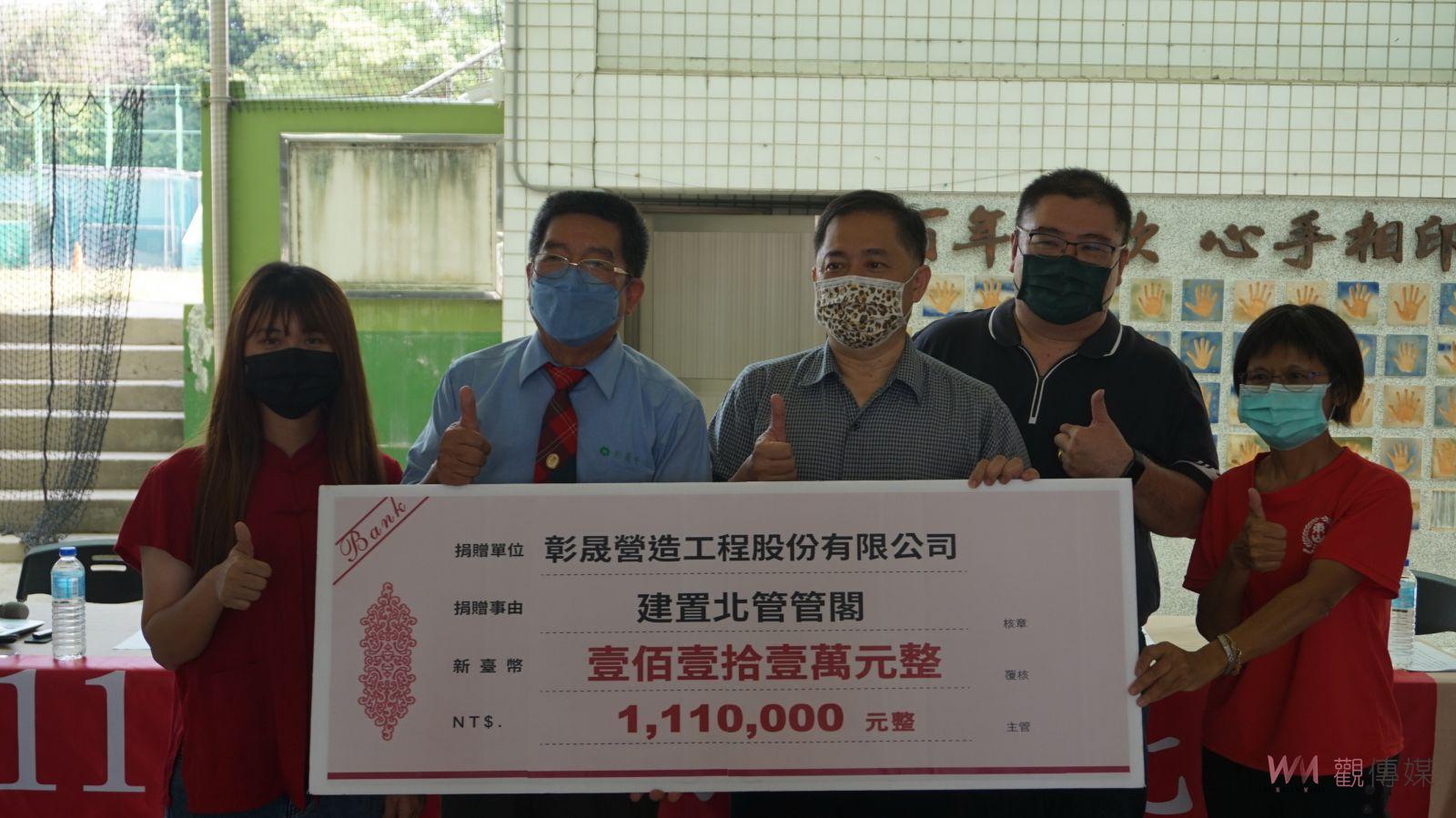 影／響徹雲霄的鑼鼓聲　東山國小校友曹榮源百萬支持興建館閣 - https://www.watchmedia01.com