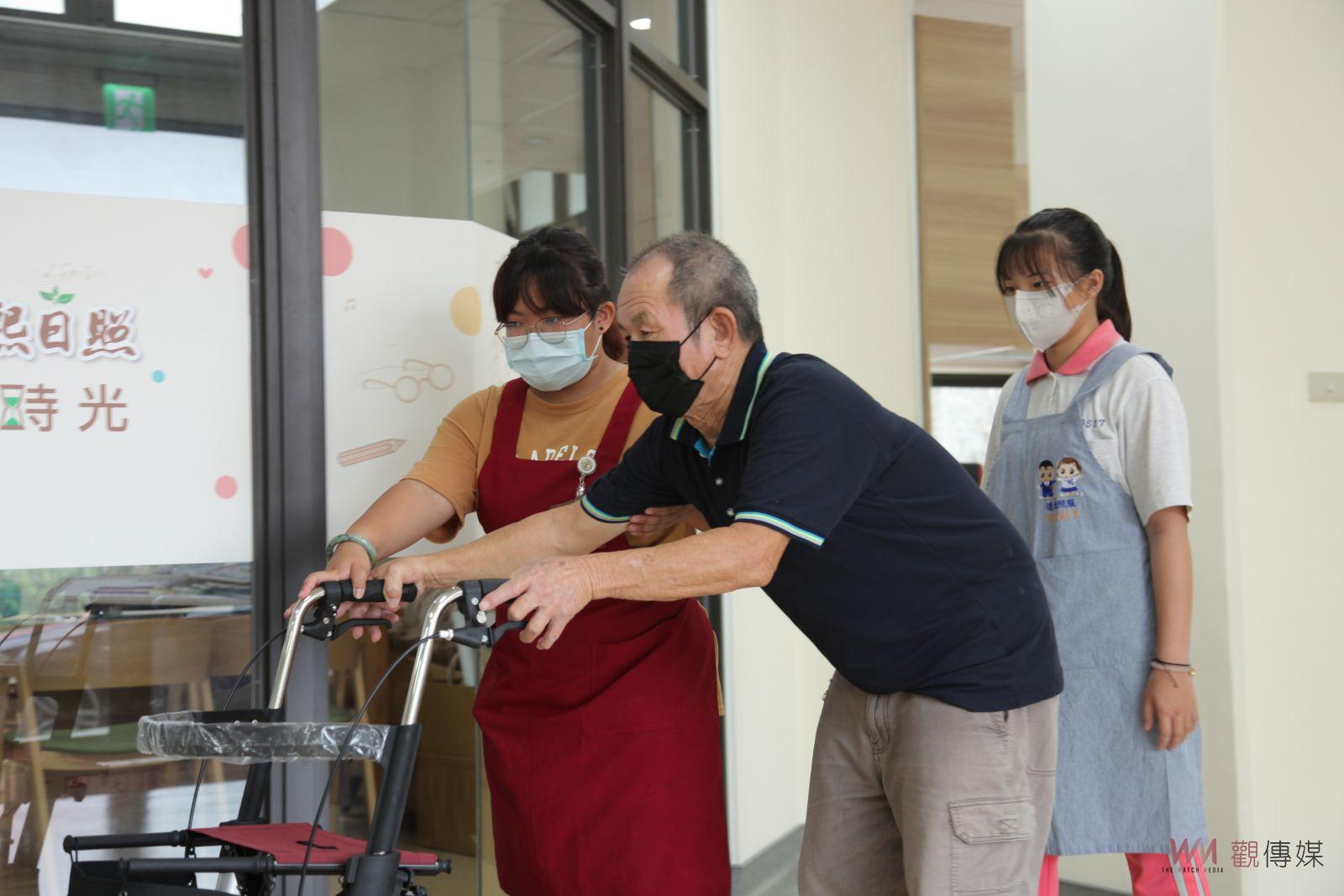 影／重陽節！達德商工照服科學生至中區老人之家展現長照技能 - https://www.watchmedia01.com