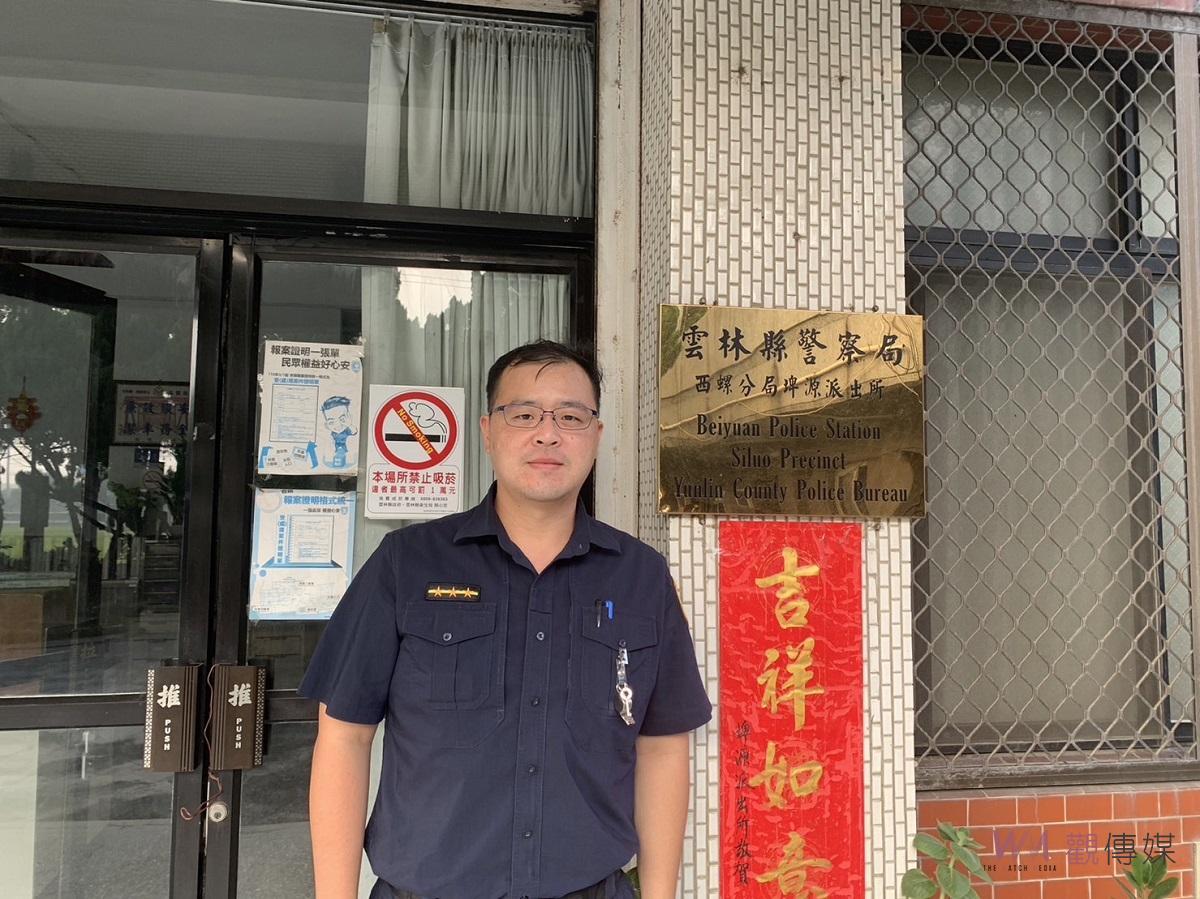 鷹眼警騎機車急迴轉　探頭驚見老翁困水溝 - https://www.watchmedia01.com