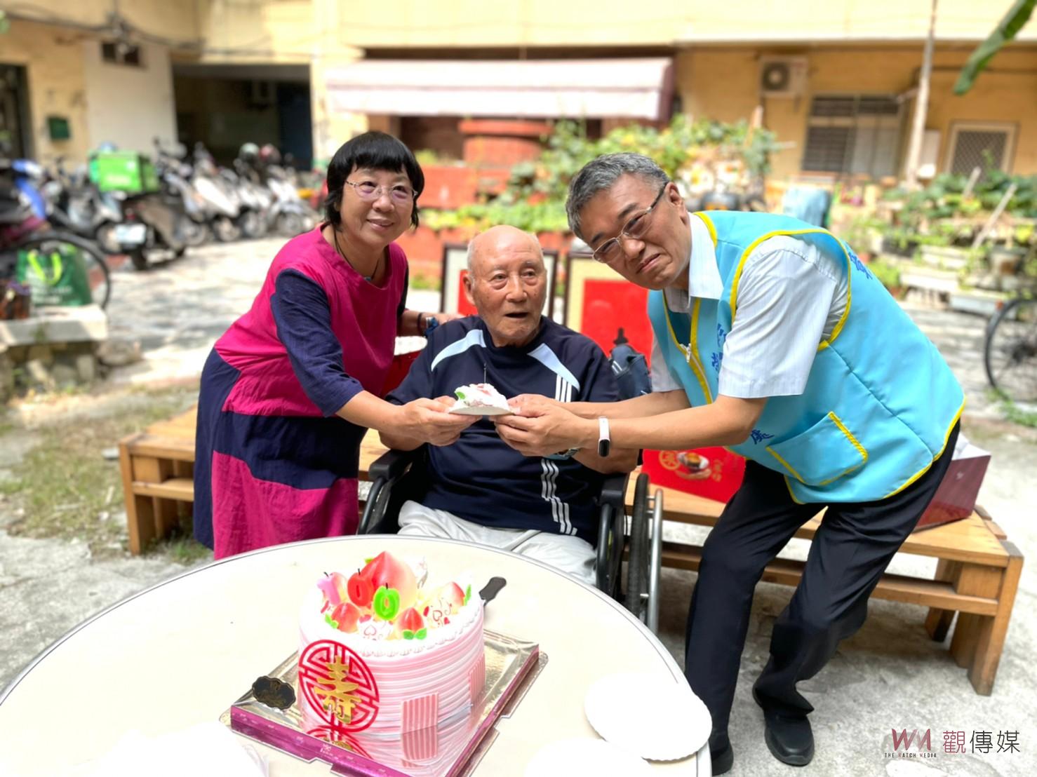 尊榮難忘的慶生　榮民張明富100歲生日　彰化縣榮服處溫馨祝壽 - https://www.watchmedia01.com