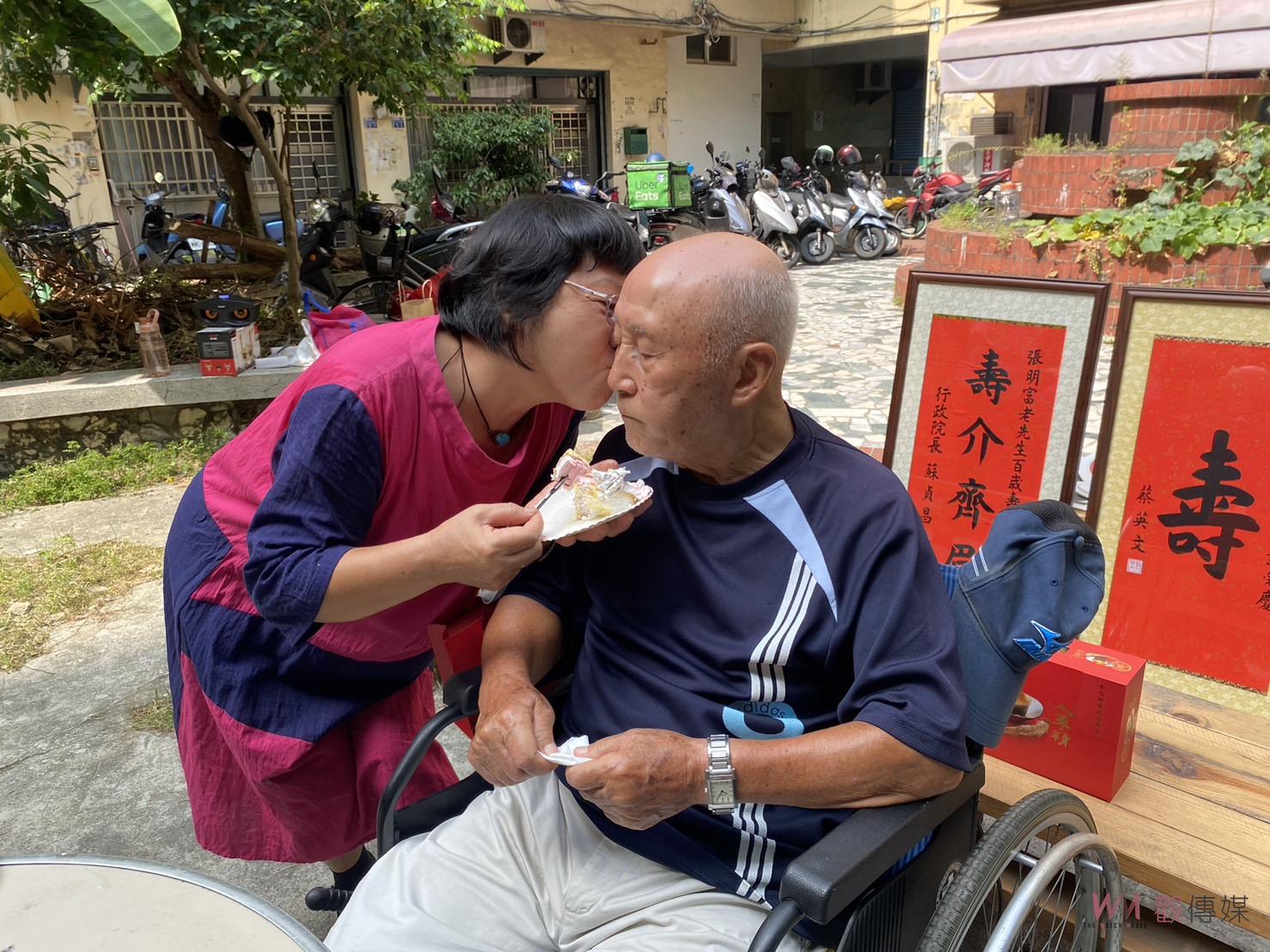 尊榮難忘的慶生　榮民張明富100歲生日　彰化縣榮服處溫馨祝壽 - https://www.watchmedia01.com