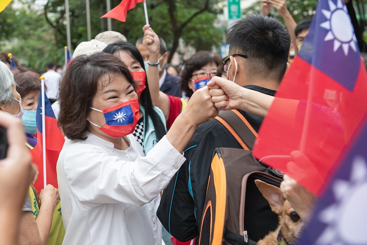 慶雙十國慶　嘉義市長黃敏惠到經國新城、精忠新城參加升旗 - https://www.watchmedia01.com