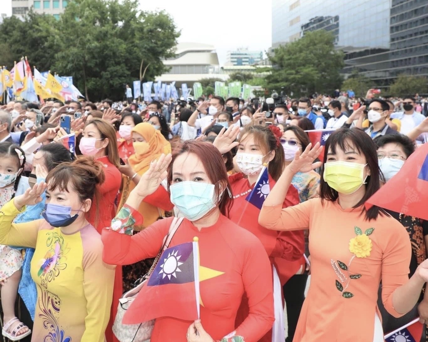 逾上萬市民府前廣場慶雙十 盧市長：台中備感光榮 - https://www.watchmedia01.com