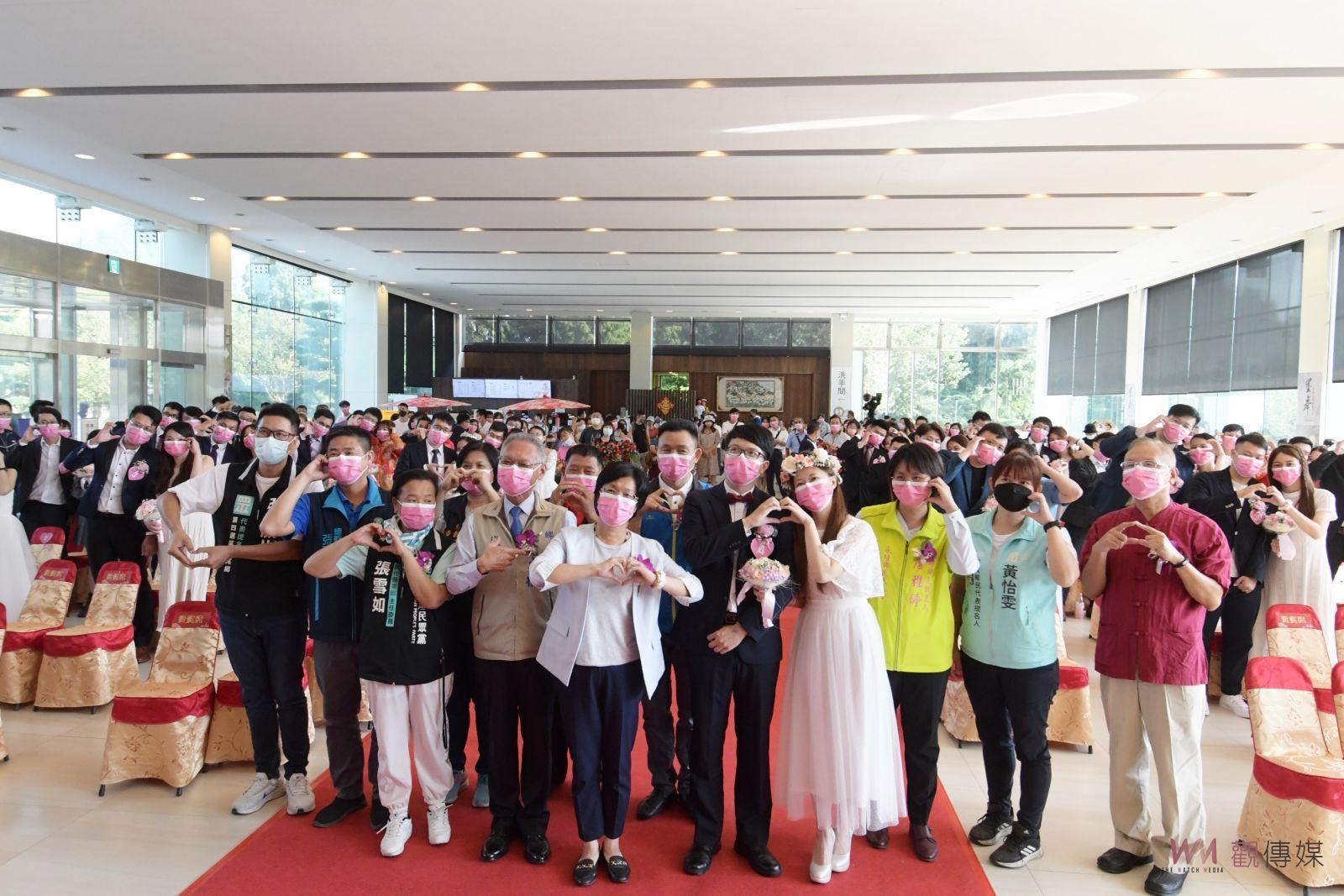 影／成雙成對！2022彰化縣聯合婚禮　32對新人國慶日完成終身大事 - https://www.watchmedia01.com