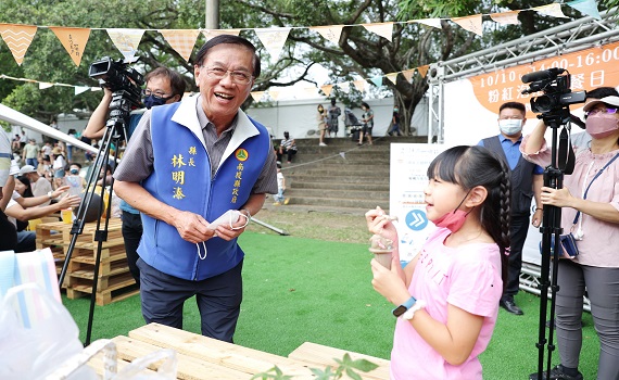 吸引親子同樂！ 南投巧克力咖啡節出粉紅泡泡野餐日 - https://www.watchmedia01.com