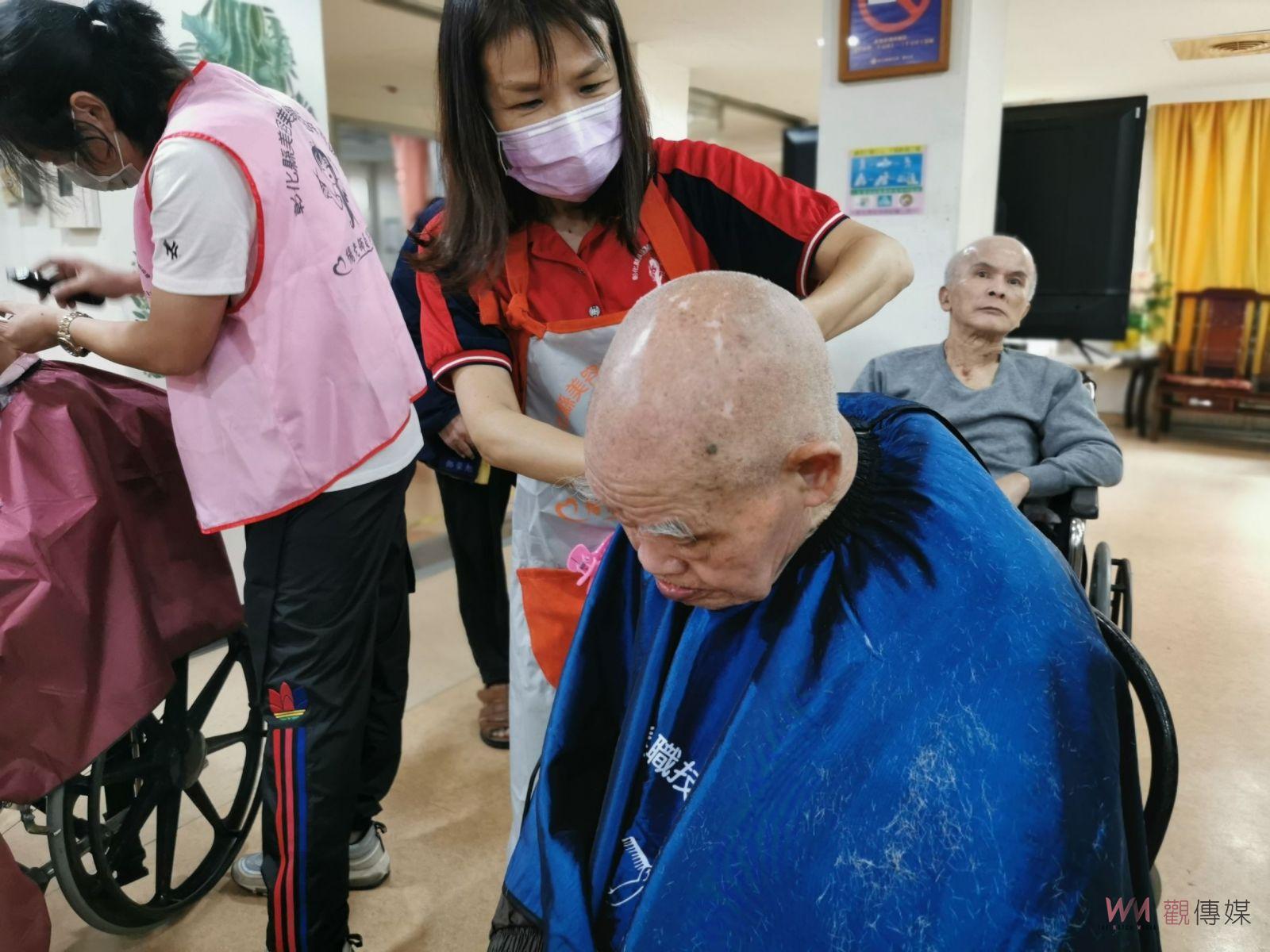 榮家長輩SEDO!楊老師義剪團彰化榮家獻技藝 善行暖人心 - https://www.watchmedia01.com