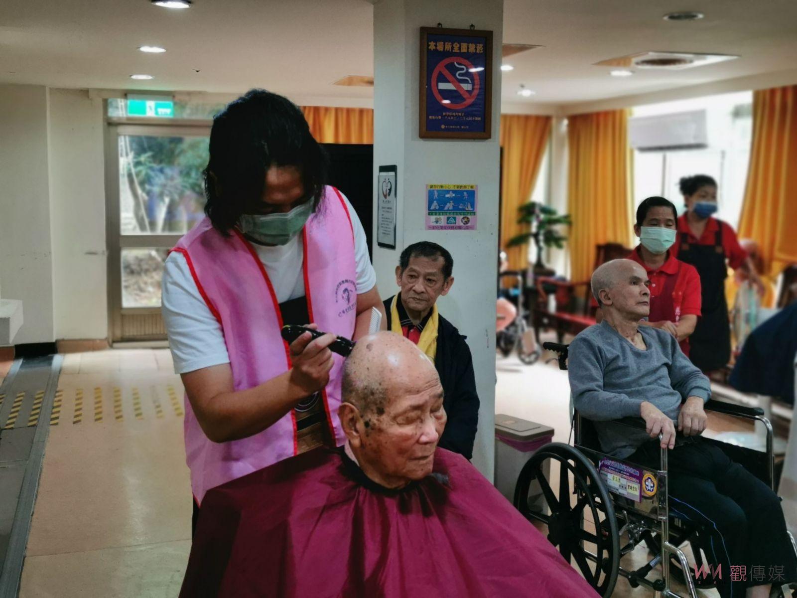 榮家長輩SEDO!楊老師義剪團彰化榮家獻技藝 善行暖人心 - https://www.watchmedia01.com