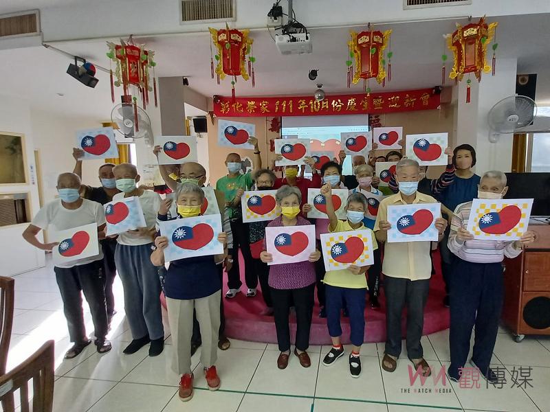 影/活動筋骨!光輝十月國旗有愛 彰化榮家長輩體驗剪紙樂趣 - https://www.watchmedia01.com