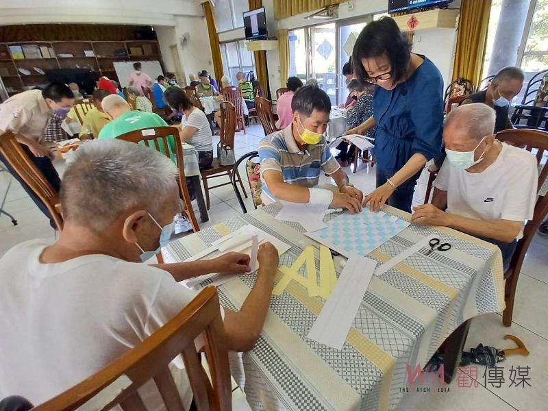 影/活動筋骨!光輝十月國旗有愛 彰化榮家長輩體驗剪紙樂趣 - https://www.watchmedia01.com