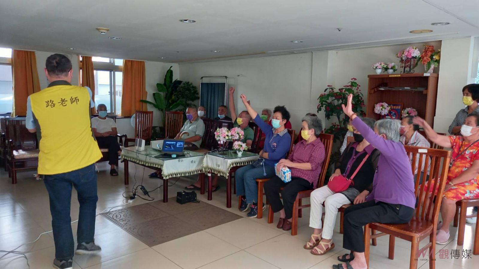 影／宣導正確交通安全！彰化榮家攜手路老師一同守護住民交通安全 - https://www.watchmedia01.com