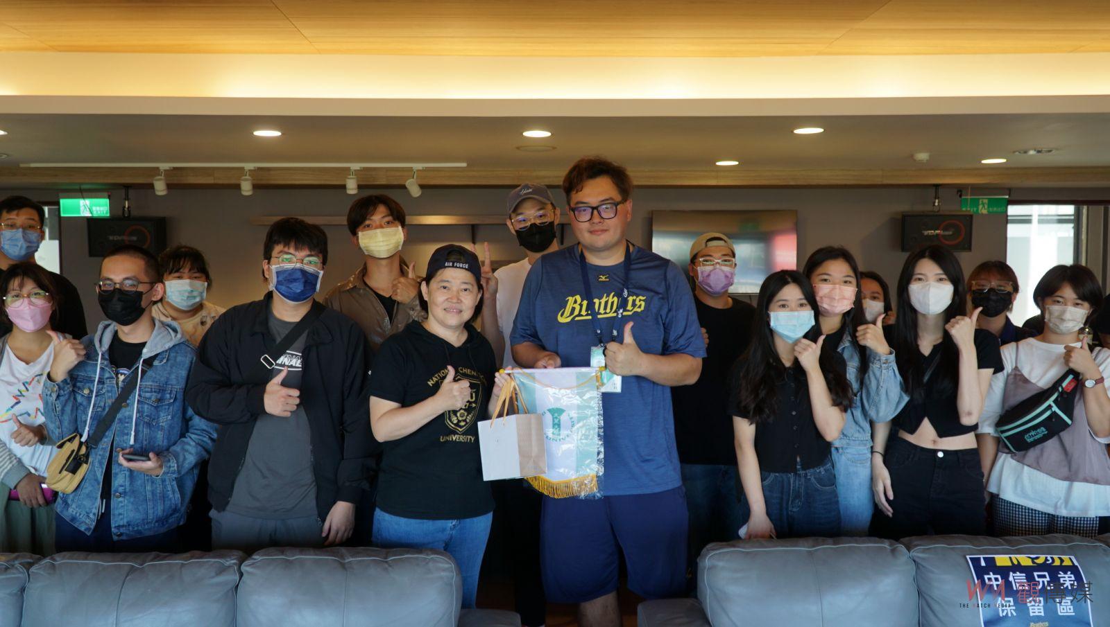 影／結合理論與實務　大葉大學新媒體學程同學到球場為中華職棒加油 - https://www.watchmedia01.com