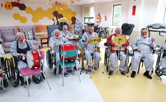 臺中榮總埔里分院慶祝榮民節 以樂聲與榮民同樂 - https://www.watchmedia01.com