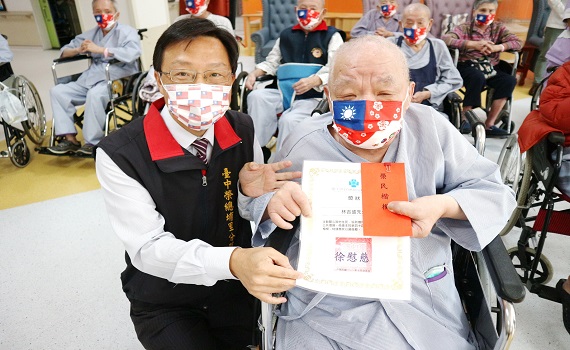 臺中榮總埔里分院慶祝榮民節 以樂聲與榮民同樂 - https://www.watchmedia01.com