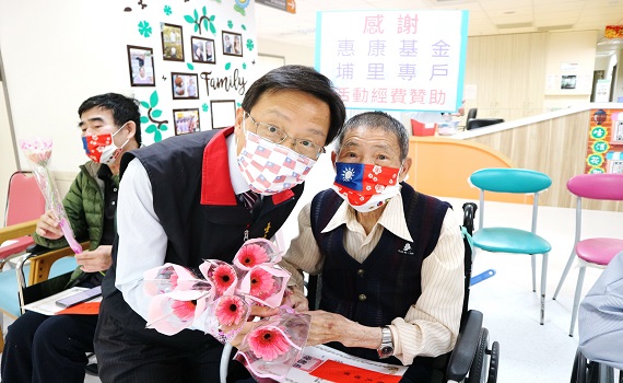 臺中榮總埔里分院慶祝榮民節 以樂聲與榮民同樂 - https://www.watchmedia01.com