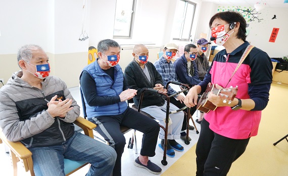 臺中榮總埔里分院慶祝榮民節 以樂聲與榮民同樂 - https://www.watchmedia01.com